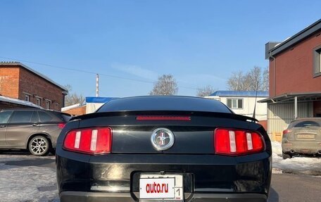 Ford Mustang VI рестайлинг, 2011 год, 1 700 000 рублей, 16 фотография