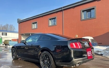 Ford Mustang VI рестайлинг, 2011 год, 1 700 000 рублей, 18 фотография