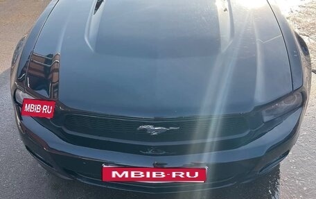 Ford Mustang VI рестайлинг, 2011 год, 1 700 000 рублей, 24 фотография