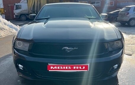 Ford Mustang VI рестайлинг, 2011 год, 1 700 000 рублей, 23 фотография