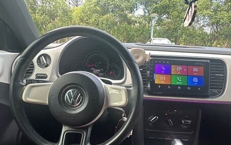 Volkswagen Beetle, 2014 год, 880 333 рублей, 8 фотография