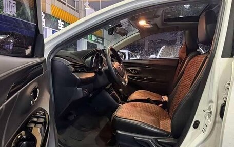 Toyota Yaris, 2023 год, 1 050 333 рублей, 7 фотография