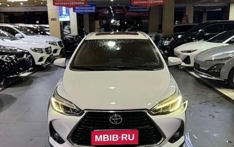 Toyota Yaris, 2023 год, 1 050 333 рублей, 2 фотография