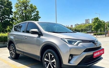 Toyota RAV4, 2019 год, 1 960 000 рублей, 1 фотография