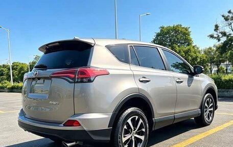 Toyota RAV4, 2019 год, 1 960 000 рублей, 6 фотография