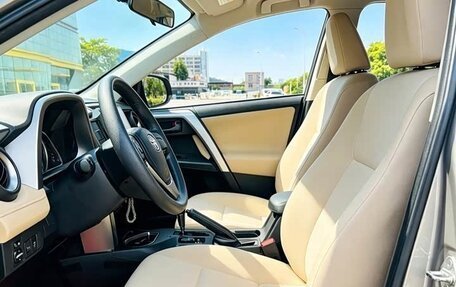 Toyota RAV4, 2019 год, 1 960 000 рублей, 8 фотография