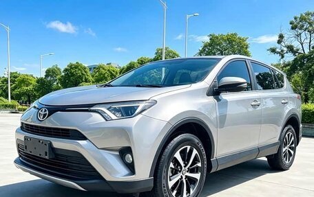 Toyota RAV4, 2019 год, 1 960 000 рублей, 3 фотография