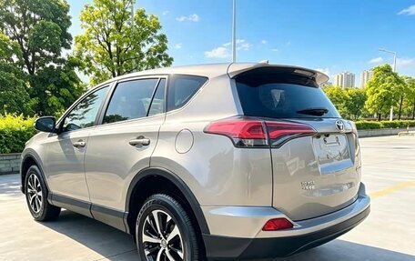 Toyota RAV4, 2019 год, 1 960 000 рублей, 4 фотография