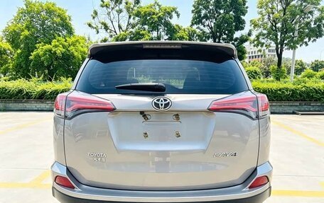 Toyota RAV4, 2019 год, 1 960 000 рублей, 5 фотография