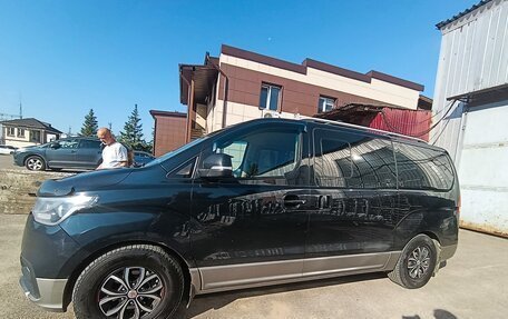 Hyundai H-1 II рестайлинг, 2021 год, 2 500 000 рублей, 2 фотография