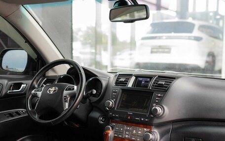 Toyota Highlander III, 2011 год, 1 880 000 рублей, 10 фотография