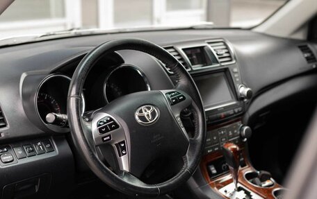 Toyota Highlander III, 2011 год, 1 880 000 рублей, 11 фотография