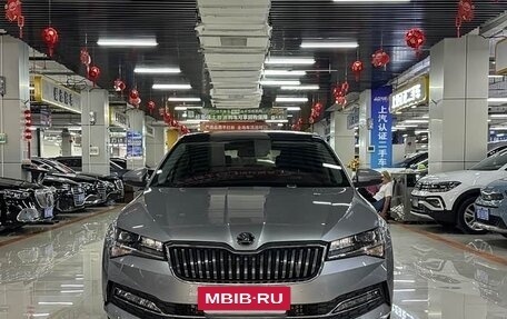 Skoda Superb III рестайлинг, 2023 год, 2 170 008 рублей, 2 фотография