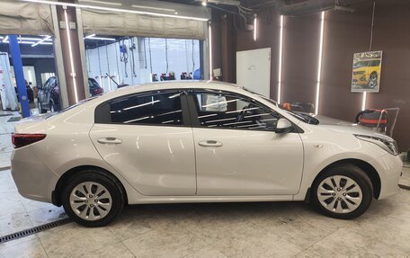 KIA Rio IV, 2020 год, 1 565 000 рублей, 8 фотография