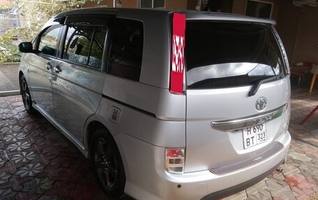 Toyota ISis I, 2012 год, 1 520 000 рублей, 4 фотография