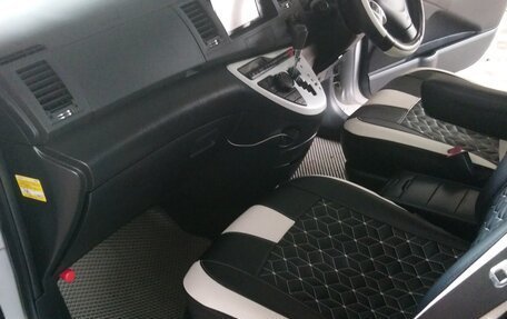Toyota ISis I, 2012 год, 1 520 000 рублей, 19 фотография