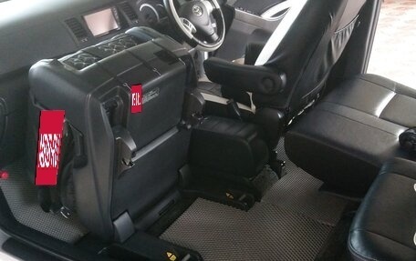 Toyota ISis I, 2012 год, 1 520 000 рублей, 24 фотография