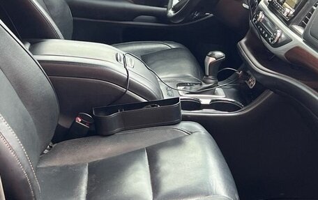 Toyota Highlander III, 2014 год, 2 700 000 рублей, 1 фотография