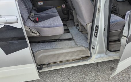 Nissan Serena II, 2000 год, 335 000 рублей, 13 фотография
