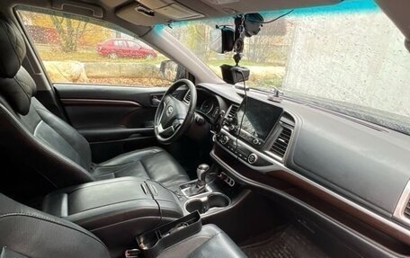 Toyota Highlander III, 2014 год, 2 700 000 рублей, 2 фотография