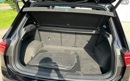 Volkswagen Tiguan II, 2021 год, 3 430 000 рублей, 2 фотография