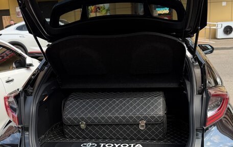 Toyota C-HR I рестайлинг, 2017 год, 2 300 000 рублей, 8 фотография