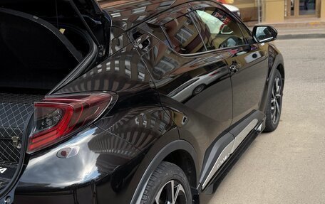 Toyota C-HR I рестайлинг, 2017 год, 2 300 000 рублей, 14 фотография