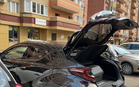 Toyota C-HR I рестайлинг, 2017 год, 2 300 000 рублей, 11 фотография
