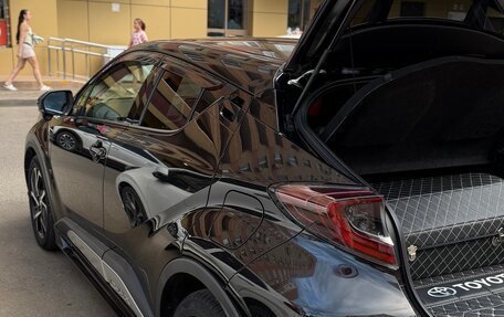 Toyota C-HR I рестайлинг, 2017 год, 2 300 000 рублей, 9 фотография