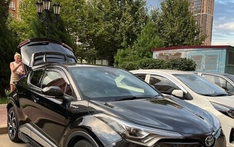 Toyota C-HR I рестайлинг, 2017 год, 2 300 000 рублей, 4 фотография
