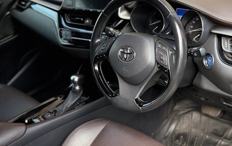 Toyota C-HR I рестайлинг, 2017 год, 2 300 000 рублей, 17 фотография