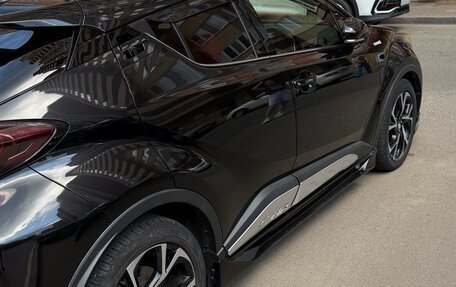 Toyota C-HR I рестайлинг, 2017 год, 2 300 000 рублей, 28 фотография