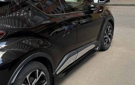 Toyota C-HR I рестайлинг, 2017 год, 2 300 000 рублей, 30 фотография