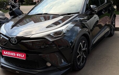 Toyota C-HR I рестайлинг, 2017 год, 2 300 000 рублей, 27 фотография