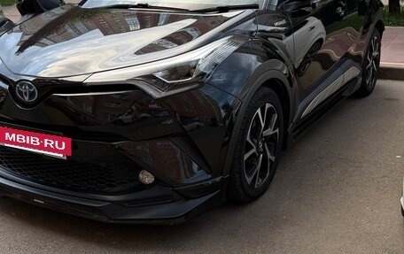 Toyota C-HR I рестайлинг, 2017 год, 2 300 000 рублей, 26 фотография