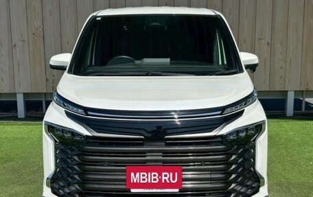 Toyota Voxy, 2023 год, 3 989 009 рублей, 2 фотография