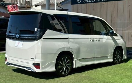 Toyota Voxy, 2023 год, 3 989 009 рублей, 5 фотография