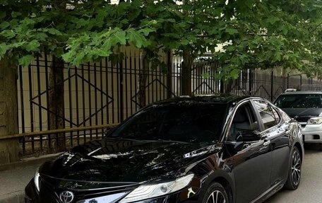 Toyota Camry, 2018 год, 2 099 000 рублей, 1 фотография