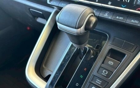 Toyota Voxy, 2023 год, 3 989 009 рублей, 16 фотография