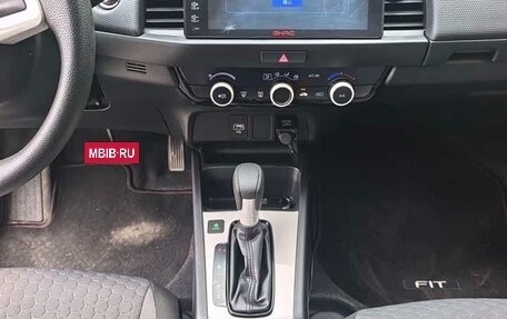 Honda Fit, 2023 год, 1 000 000 рублей, 16 фотография