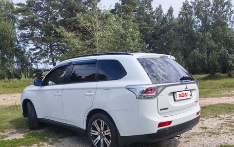 Mitsubishi Outlander III рестайлинг 3, 2013 год, 1 500 000 рублей, 3 фотография