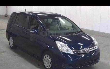Toyota ISis I, 2012 год, 2 000 000 рублей, 11 фотография