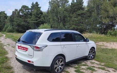 Mitsubishi Outlander III рестайлинг 3, 2013 год, 1 500 000 рублей, 4 фотография