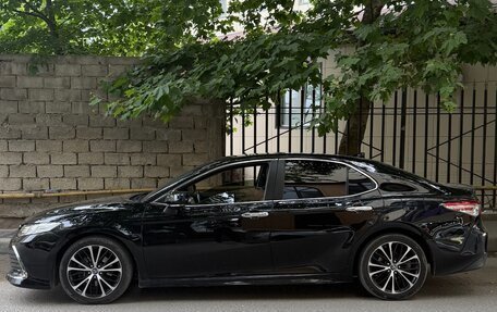 Toyota Camry, 2018 год, 2 099 000 рублей, 4 фотография