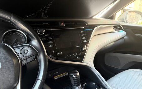 Toyota Camry, 2018 год, 2 099 000 рублей, 10 фотография
