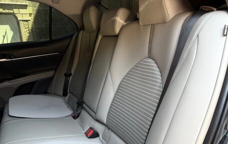 Toyota Camry, 2018 год, 2 099 000 рублей, 8 фотография