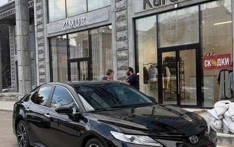 Toyota Camry, 2018 год, 2 099 000 рублей, 2 фотография