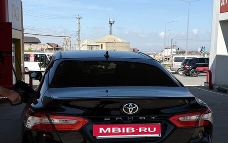 Toyota Camry, 2018 год, 2 099 000 рублей, 6 фотография