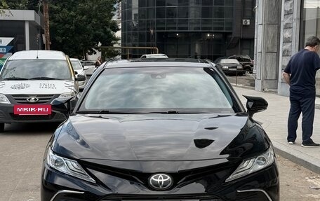 Toyota Camry, 2018 год, 2 099 000 рублей, 3 фотография