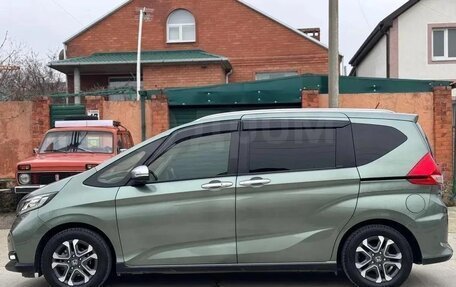 Honda Freed II, 2022 год, 1 330 000 рублей, 4 фотография